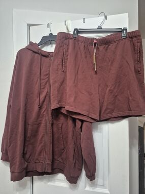 NWT SKIMS Men’s Fleece Lounge Set Hoodie & Shorts XL Washed Red Currant